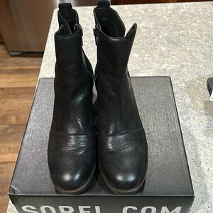 Sorel Care Bootie, black with suede accent, Size 9